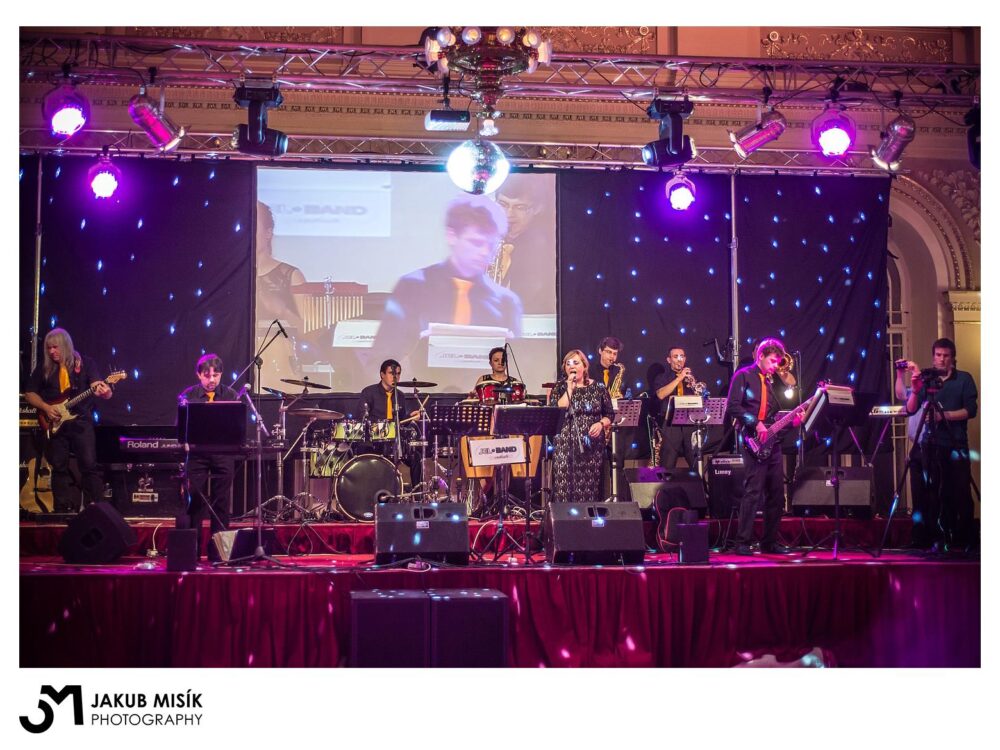 Živé vystoupení orchestru JEL-BAND